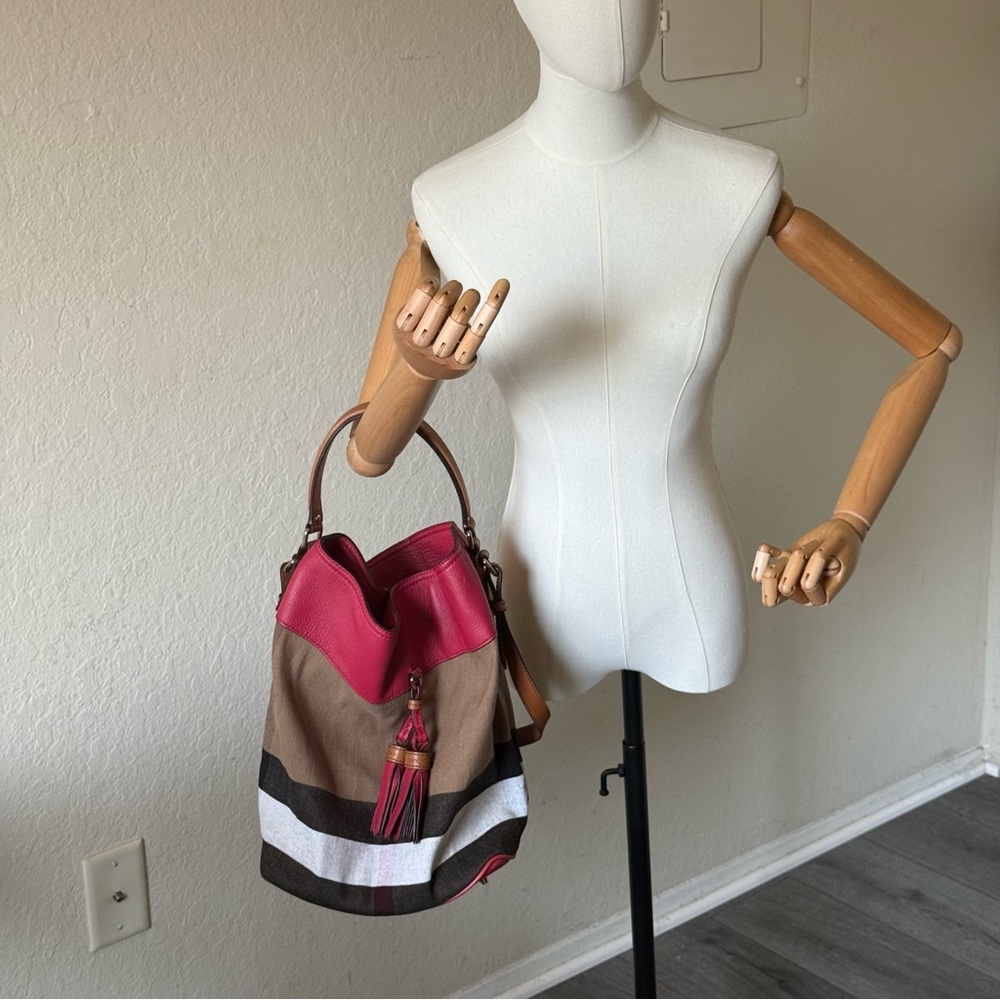 💎Burberry Chevron Canvas Ashby Tassle Bucket Hobo Bag 💎 - Picture 15 of 16